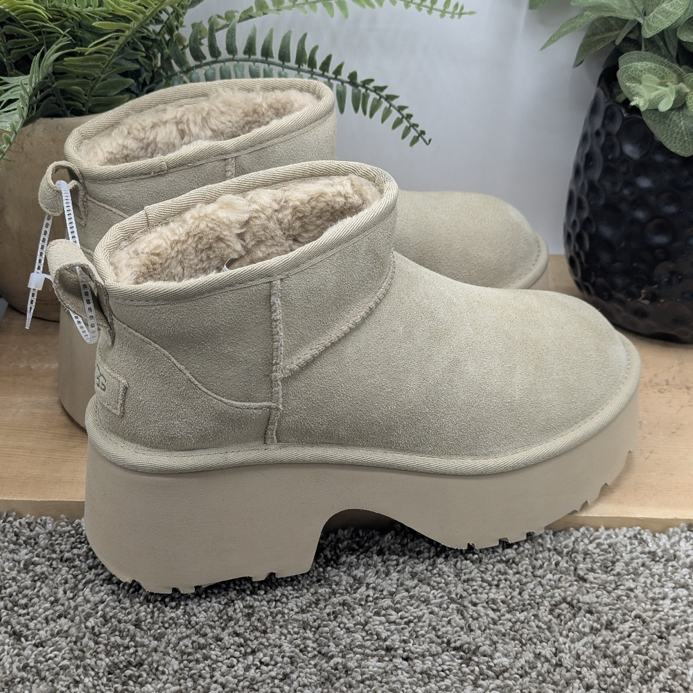 UGG Classic Ultra Mini Platform Women's Size 10 Heeled Platform Lined Boots